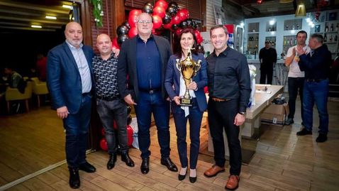 Олимпийската шампионка Стойка Кръстева получи наградата за №1 на ОСК Локомотив