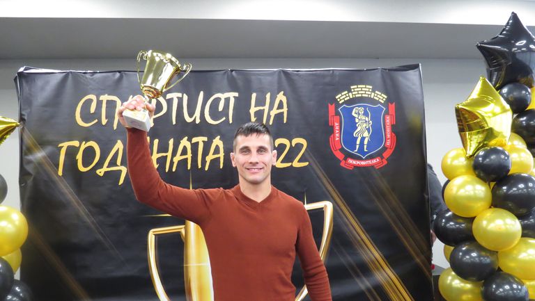 Националният състезател по борба Стефан Григоров от СК Слава стана