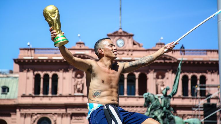 Горещите емоции на футболистите на Аржентина по време на парада
