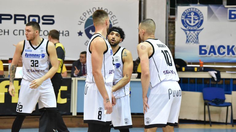 Академик Пловдив се наложи с 92 72 17 22 27 22 23 14 25 14