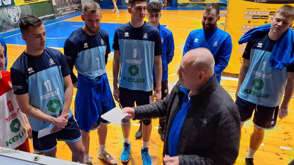 Дядо Коледа навести Черно море с ... пликчета