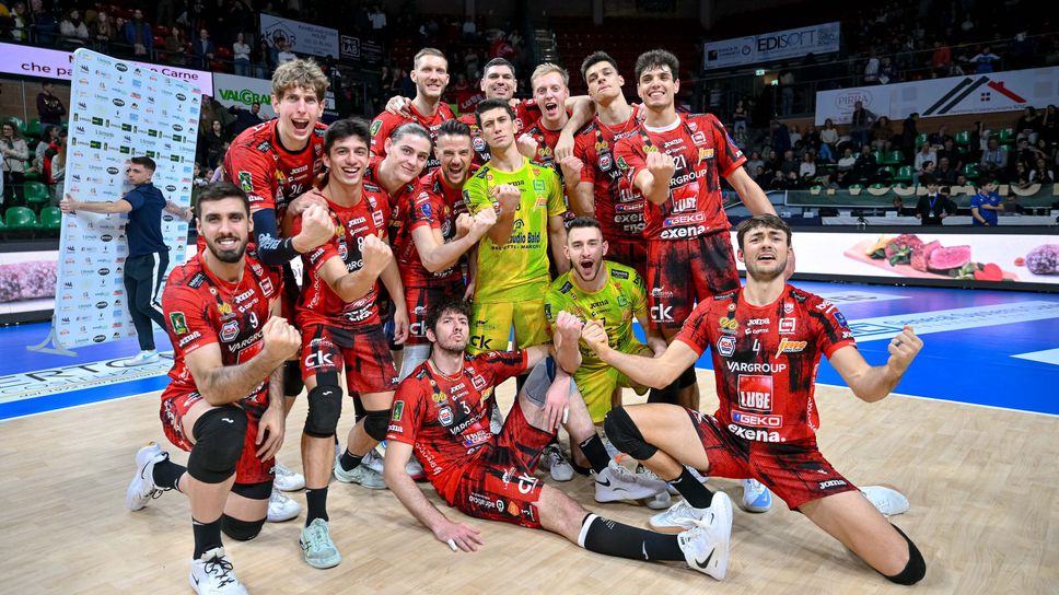 Националът Александър Николов и неговият Кучине Лубе Чивитанова постигнаха втора