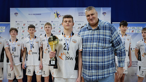  Любо Ганев награди първенците в петия шампионат 