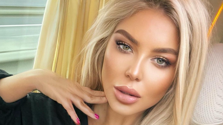 Андреа се облече и получи интересни коментари за визията си