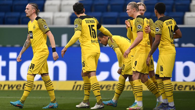 Отборът на Борусия Дортмунд постигна победа с 3:2 като гост