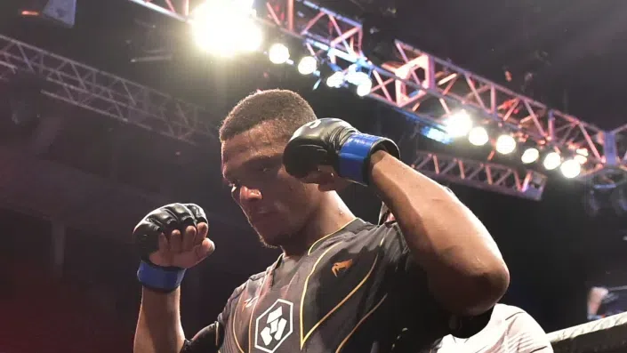 Бивш шампион на UFC избил зъб на брат си по време на семейно събиране