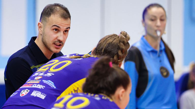 Старши треньорът на женския волейболен Марица Пловдив Борислав Крачанов не