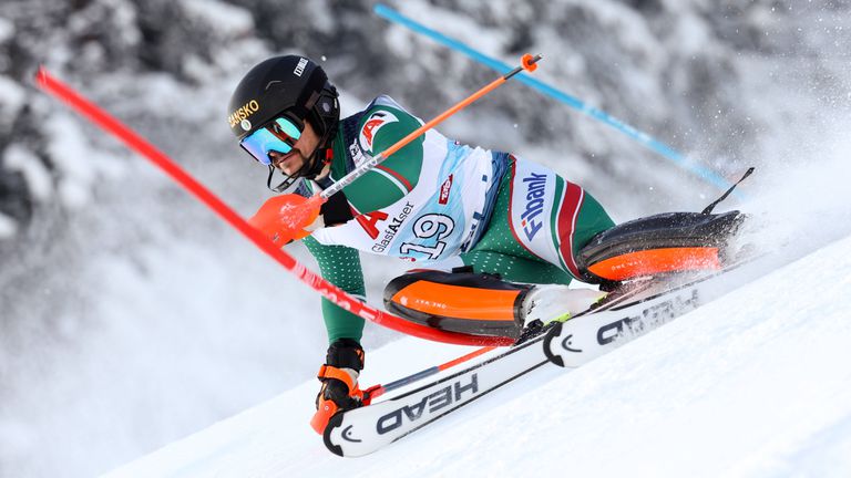 Най-добрият български скьор-алпиец Алберт Попов даде седмо време в първия