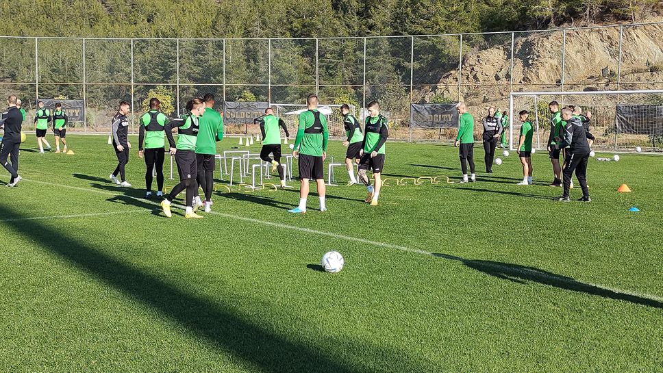 Хебър проведе тренировка, двама са отделени