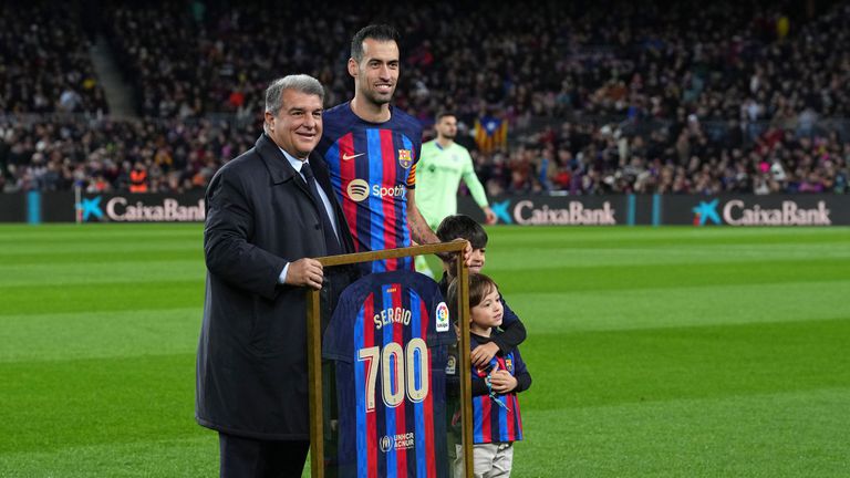 Капитанът на Барселона Серхио Бускетс официално обяви решението си, че