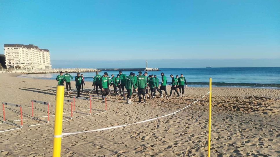 Вили Вуцов изведе играчите на Янтра да тренират на плажа
