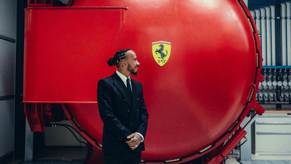 Хамилтън се връща към дебютните си години с първата си каска във Ферари