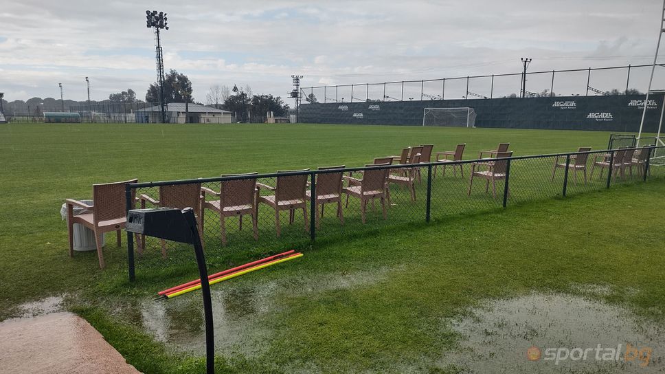 В Анталия не спира да вали - обясниха защо всички мачове пропаднаха