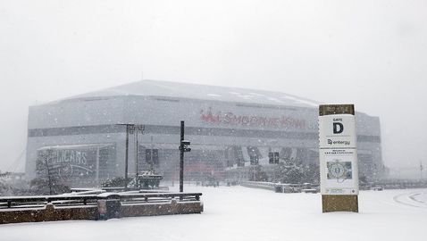 Снежна буря отложи мача между Ню Орлиънс Пеликанс и Милуоки Бъкс в НБА