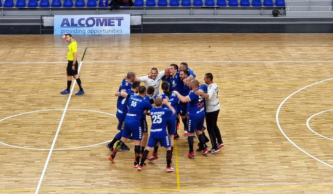 Ода в която възхвалява любимия си отбор посвети на хандбалния