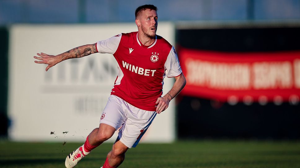 Основен футболист на ЦСКА подписа нов договор