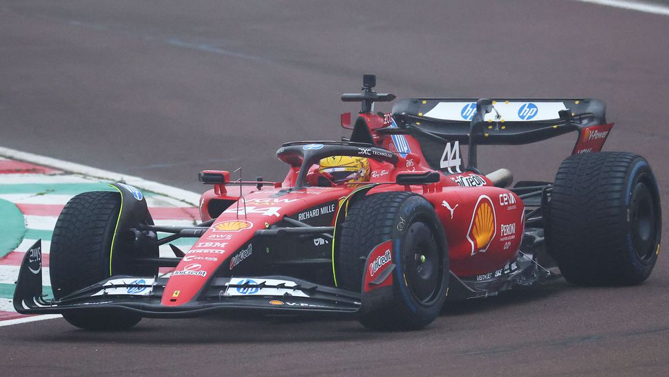 Хамилтън се връща на пистата с болид на Ферари