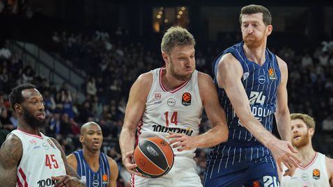 Везенков и Олимпиакос отново си поиграха с огъня през второто полувреме, но все пак не позволиха обрат