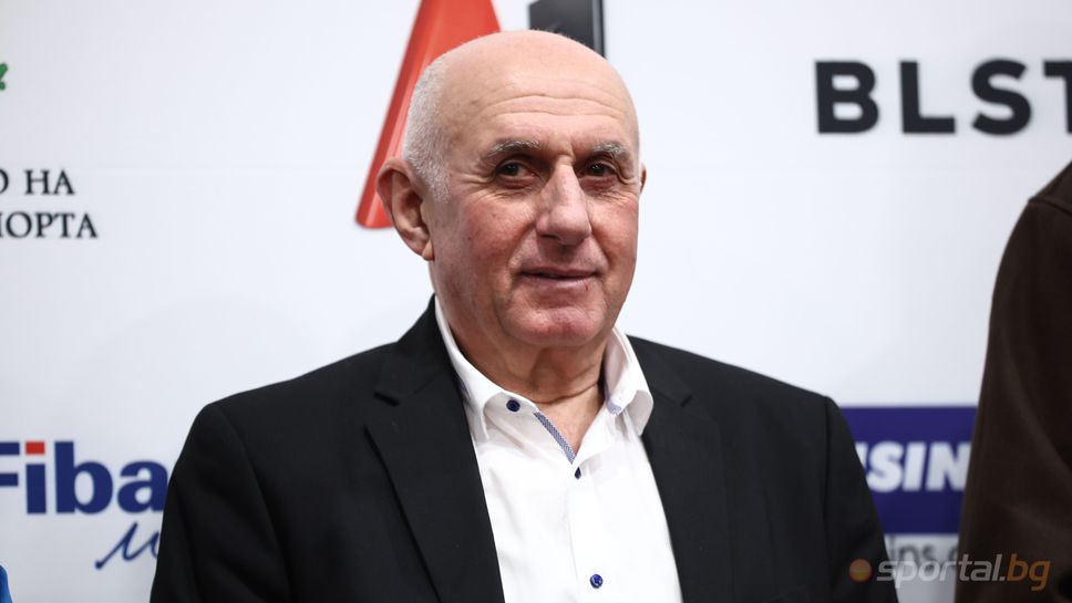 Димитър Карамфилов е неотлъчно до Атлет №1 на България за