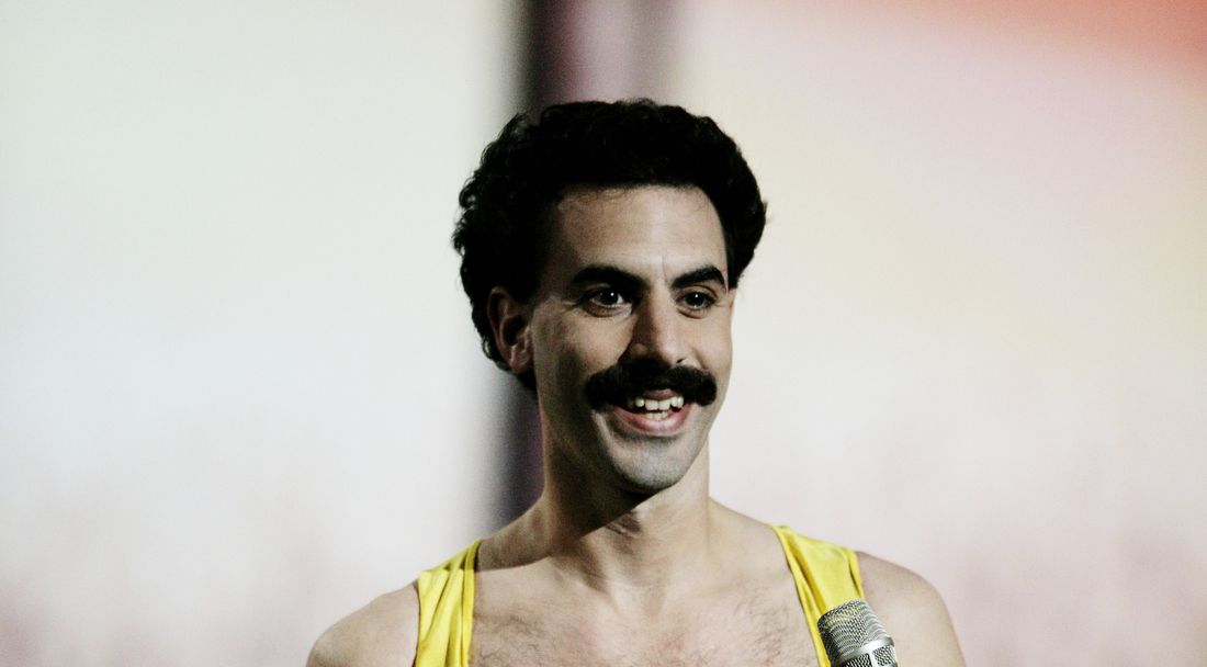 Фенове на Брюж се облякоха като Борат в Казахстан, вкараха ги в затвора