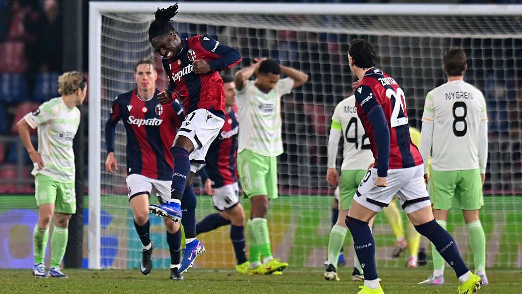 Селтик изпусна преднина от два гола срещу Болоня, но все пак удържа важно реми с 10 човека