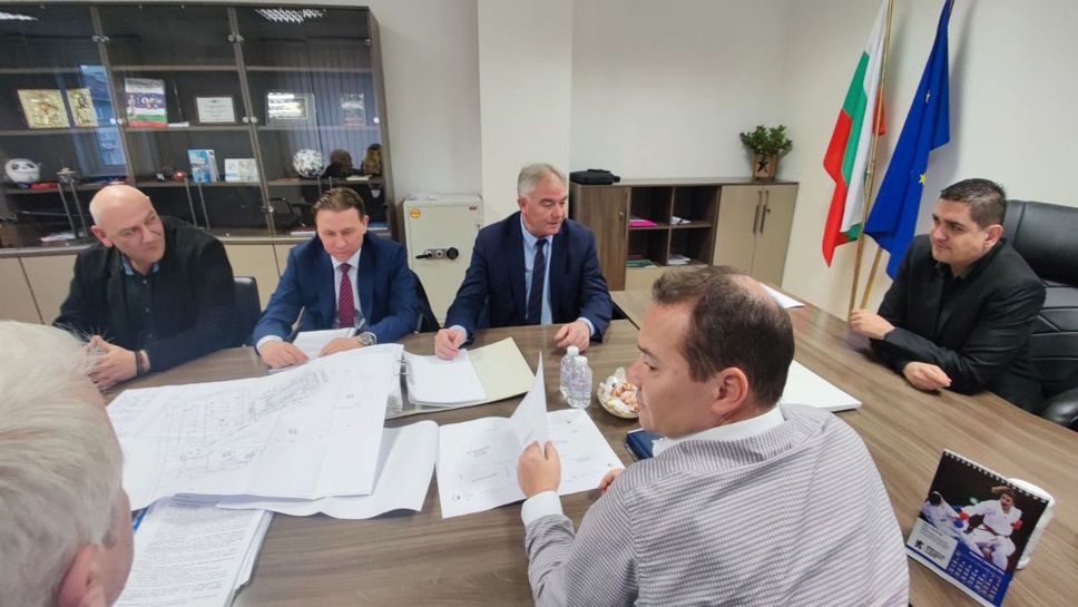 Министър Василев обсъди с кмета на Плевен строителството на нова многофункционална спортна зала в града