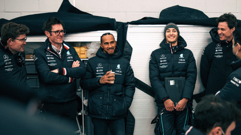  Хамилтън и Мерцедес ще договарят през зимата 