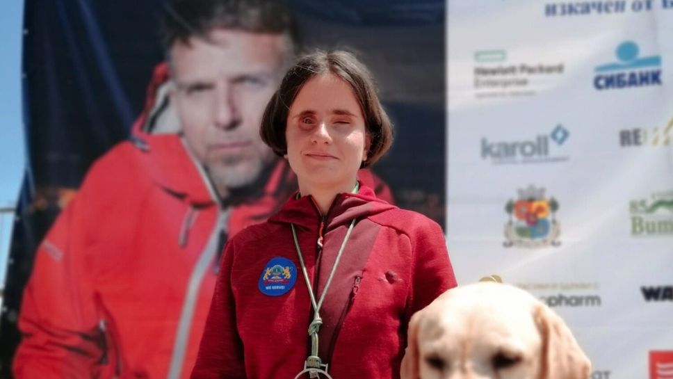 Калина Асенова е незряща, но катери 6а+ и изследва пещери