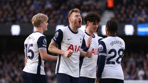 Тотнъм записа трета поредна победа и започва да се съживява