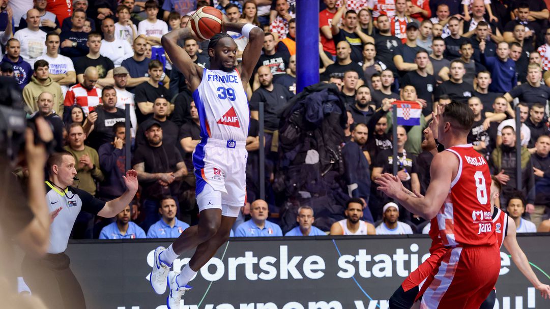 Расистки скандал в Хърватия! Фенове с обиди към играчи на Франция