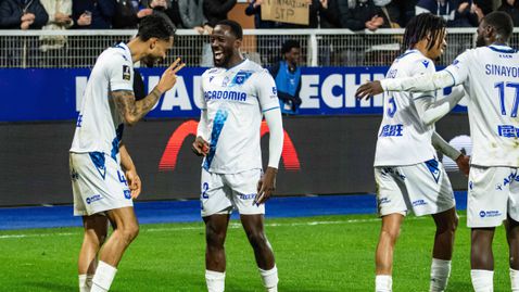 Оксер унизи Марсилия и окончателно уби интригата в Лига 1