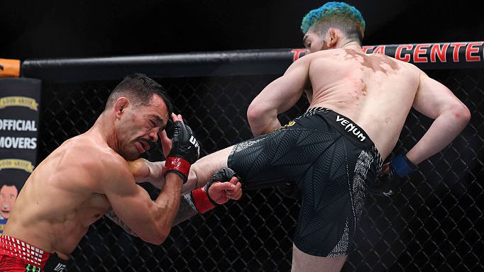 Мелкизаел Коста e първияt боец който някога е побеждавал Дан