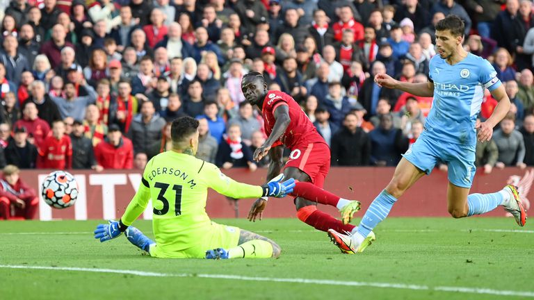  ФА ще помогне на почитателите на Ливърпул и Манчестър Сити да стигнат до 