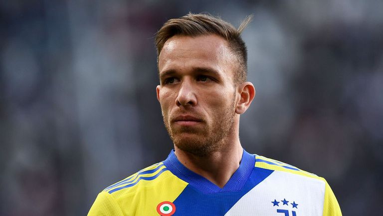  Арсенал не се е отказал от Артур 