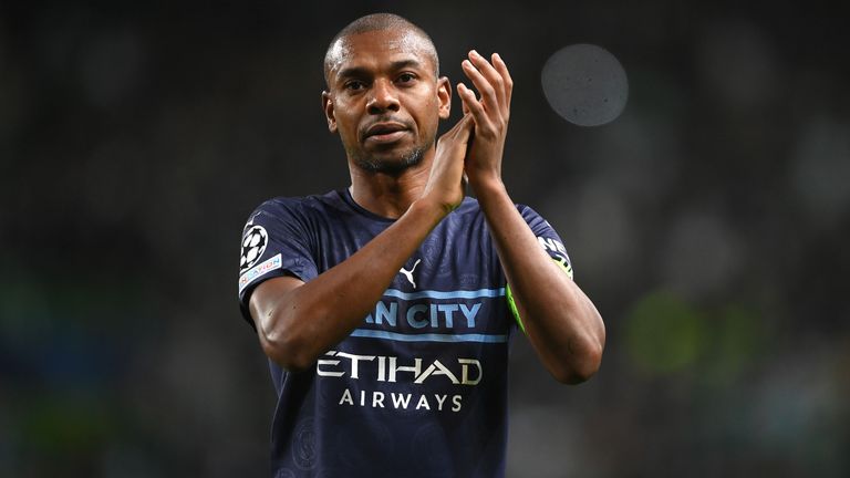  Фернандиньо не бърза с решението за бъдещето си 