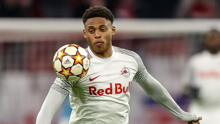  Лестър следи нападател на Република България Залцбург 