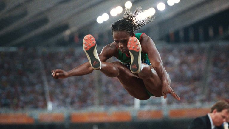 Кене Ндойе която спечели първия световен атлетически медал за Сенегал