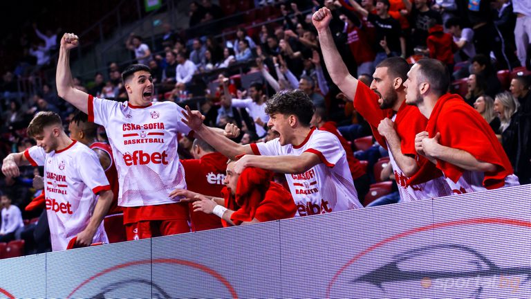 Радостта на феновете на ЦСКА след класирането на финала за Купата