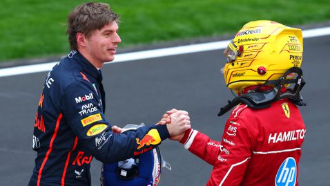 Хамилтън и Верстапен замразяват преговорите за бъдещето си