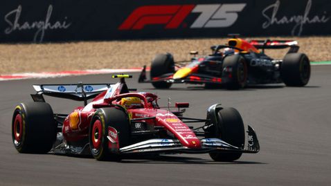  Тактически мастърклас и първи успех за Хамилтън с Ферари 