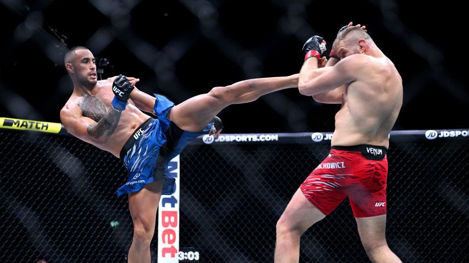 Карлос Улберг записа осма поредна победа в UFC Новозеландецът надделя