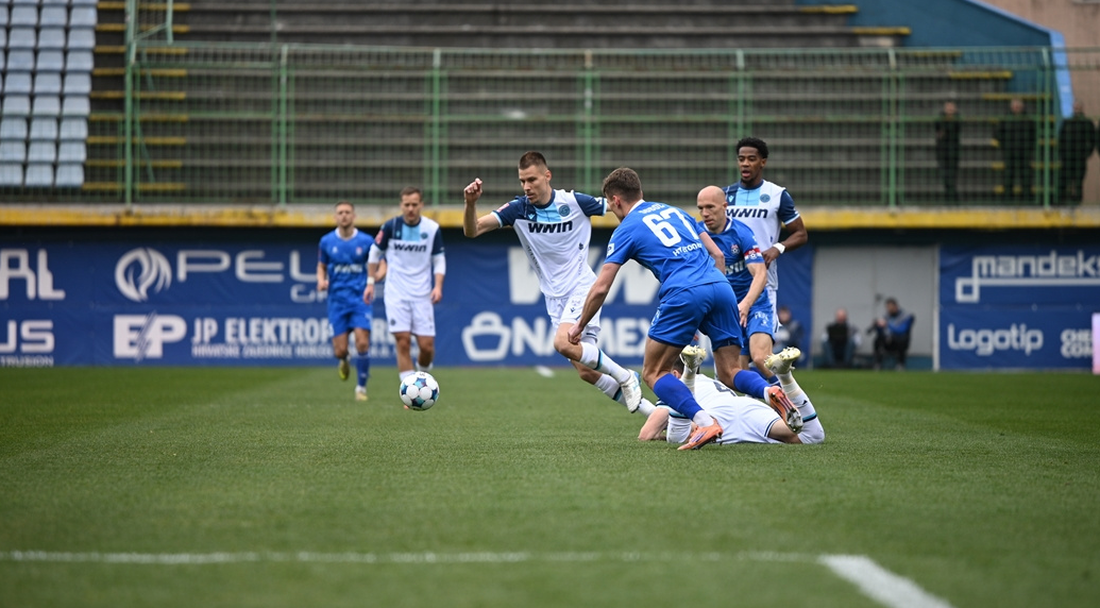 Галчев влезе от пейката при равенство на Железничар
