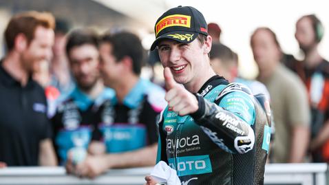  Въпреки аления байрак Максимо Килес завоюва в Moto3 в Бразилия 