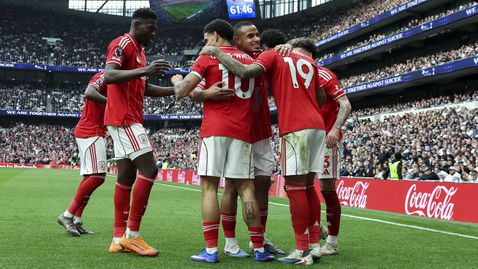 Ливърпул и Ман Юнайтед с издънки и ново дъно за Тотнъм след загуба от Нотингам - обзорът на изминалия уикенд в Премиър Лийг