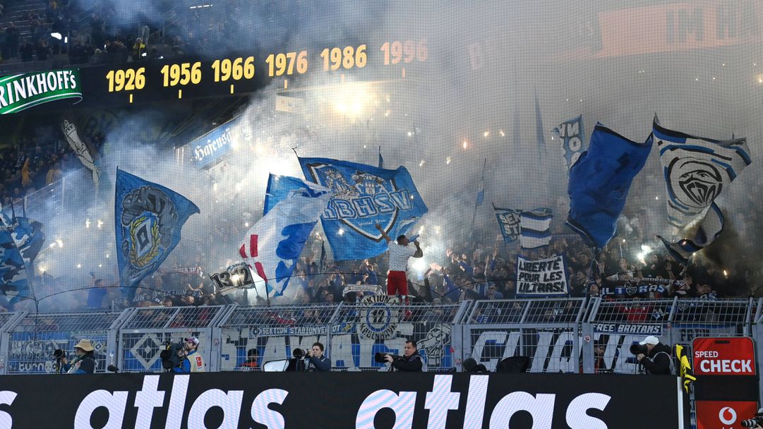 Сериозна бройка фенове са задържани след масово сбиване между привърженици на Борусия (Д) и Хамбургер