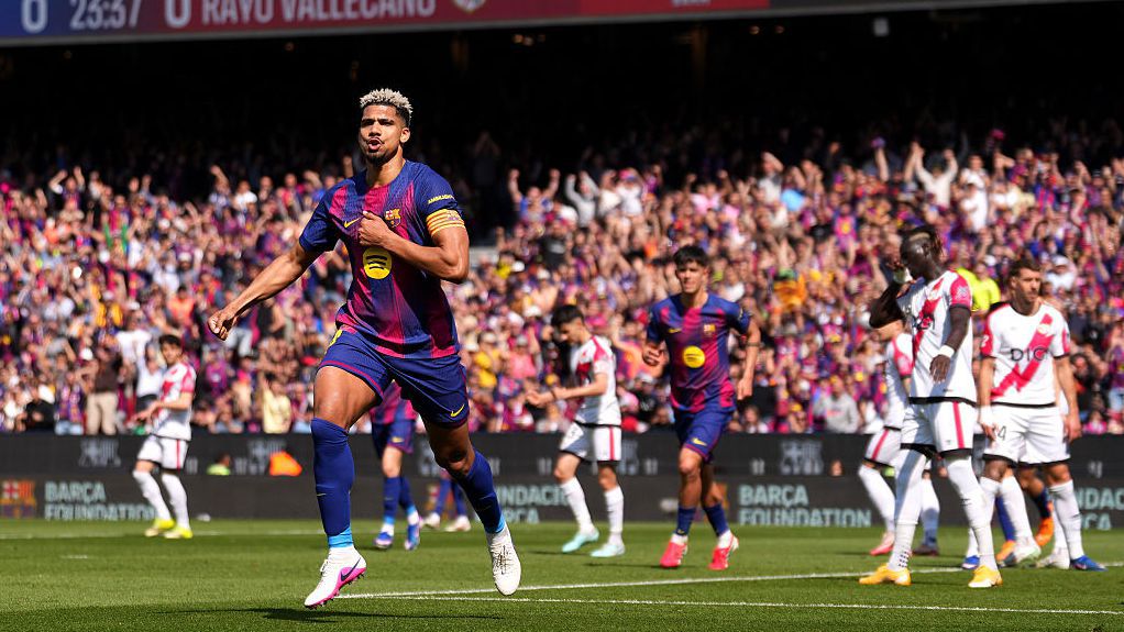 Барселона си поигра с огъня, но все пак дръпна с още на върха преди мадридското дерби