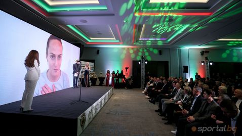 Две дами поделиха приза за №1 в женския ни футбол