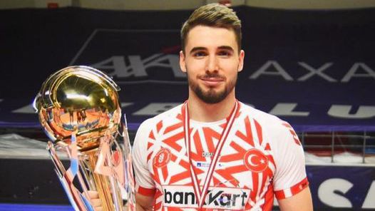 Феноменален Мартин Атанасов заби 30 точки и донесе титлата на Зиратбанк в Турция 🏐