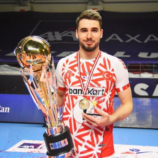 Феноменален Мартин Атанасов заби 30 точки и донесе титлата на Зиратбанк в Турция 🏐