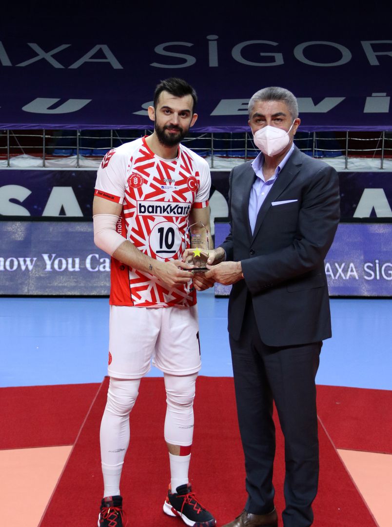 Феноменален Мартин Атанасов заби 30 точки и донесе титлата на Зиратбанк в Турция 🏐